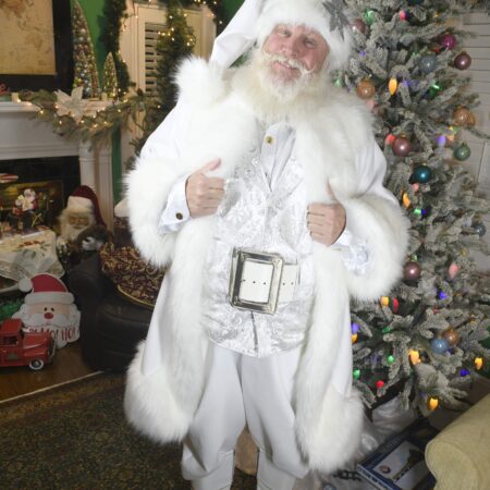Elegant All-White Wool Continental Coat with Polar Bear Fur Accents