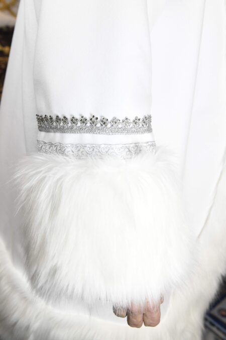 Elegant All-White Wool Continental Coat with Polar Bear Fur Accents - Image 5